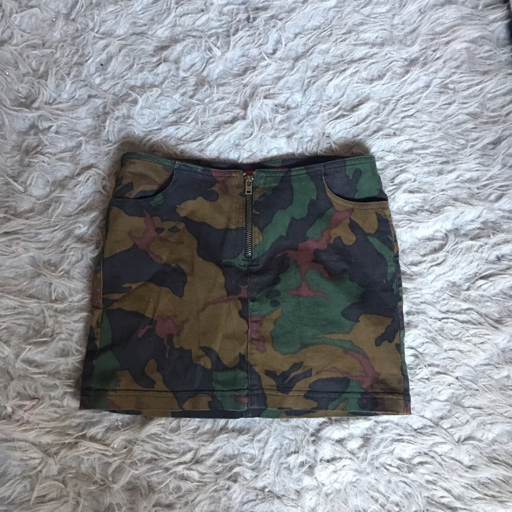 Camo guess skirt